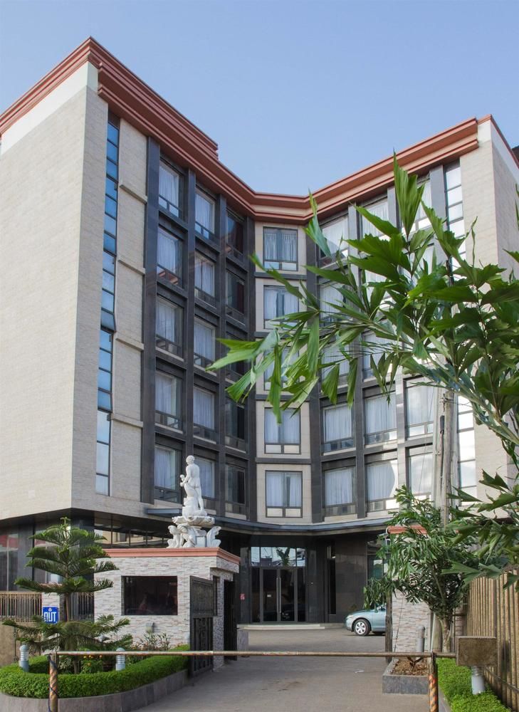 Golden Tulip Essential Lagos Airport Hotel Екстер'єр фото